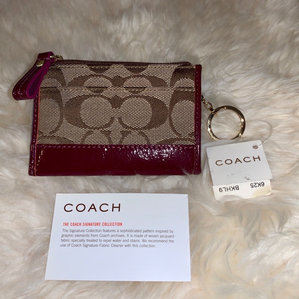 COACH NWT “Signature Collection” Key Chain Wallet